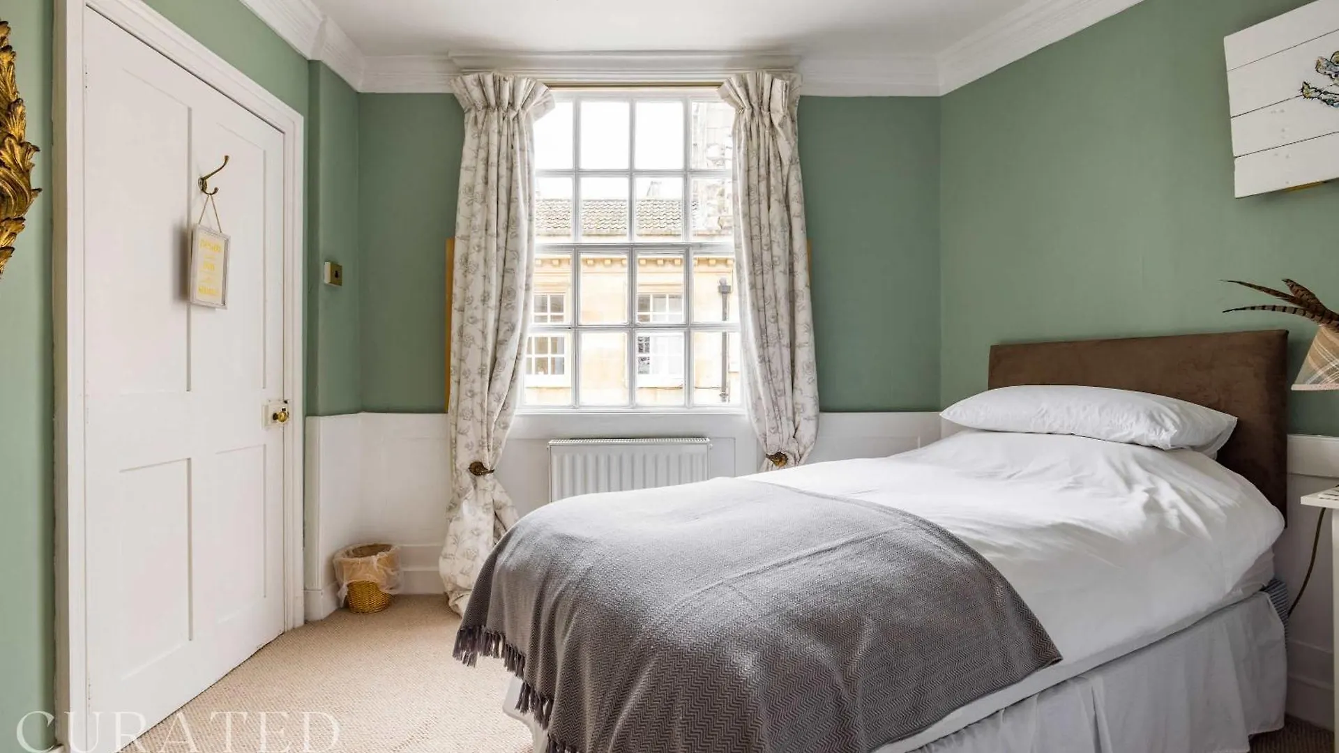 Central Bath Townhouse 'Founders House' Semesterbostad